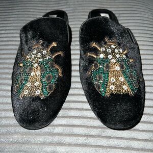 Steve Madden Black Velvet Mules with Rhinestone Beetle – Size 7.5